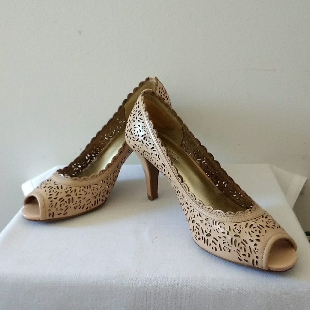 Jessica Tan Laser-Cut Peep-Toe Heels Size 5M
